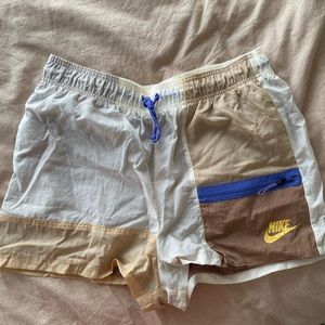 Nike Sportswear Icon Clash Women's Shorts